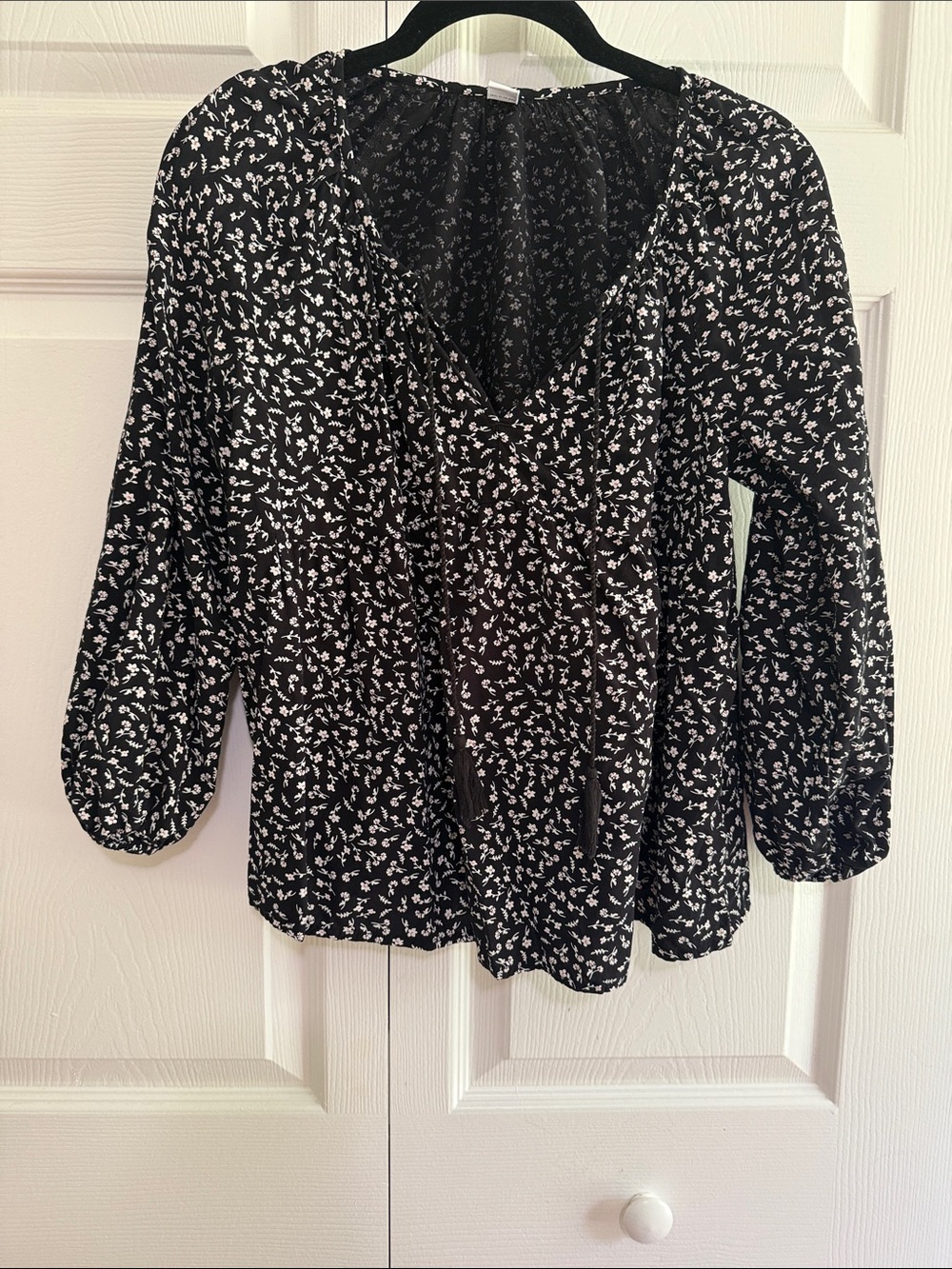 Old Navy Black Floral V-Neck Peasant Blouse